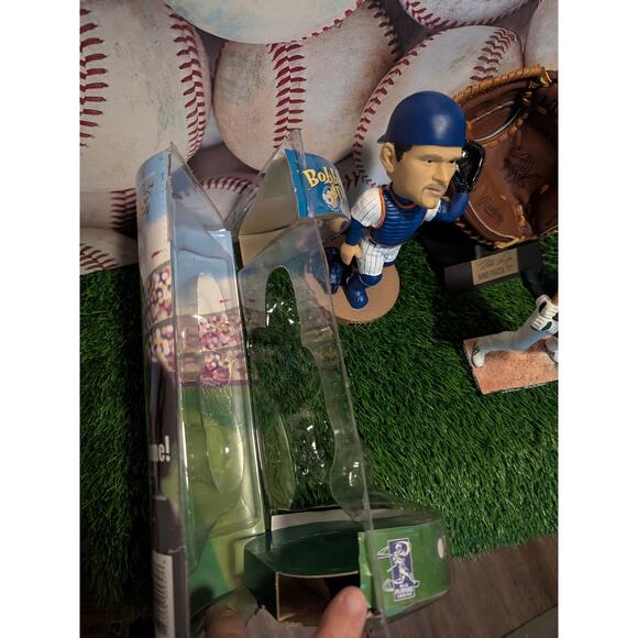 ⚾Mike Piazza Lot – Mets & A’s Bobbleheads + Rawlings Leather Mini Mitt - Picture 9 of 10